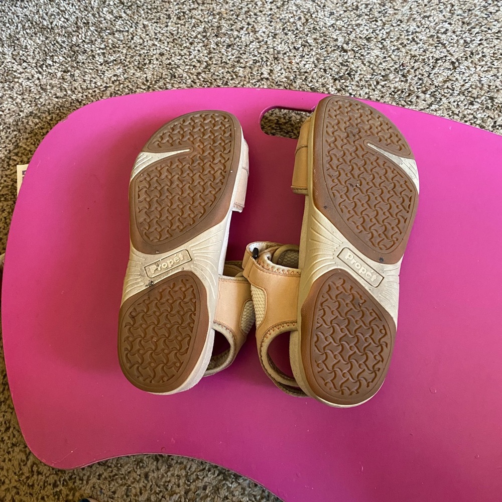 Propet-Tan-Sz 8 1/2M-Podiatrist Recommended-LIKE NEW - Picture 14 of 16